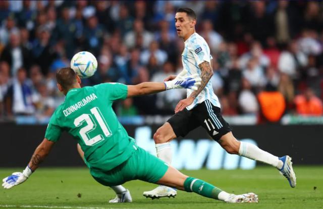 PP电子官网-阿根廷队脚踩欧洲冠军，梅西最佳笑傲温布利